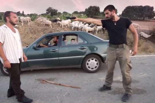 Εικόνα από την ταινία μικρού μήκους του Αριστοτέλη Δασκαλάκη «Η συνενοχή» (2014), που αναφερόταν στο θέμα της οπλοκατοχής στην Κρήτη